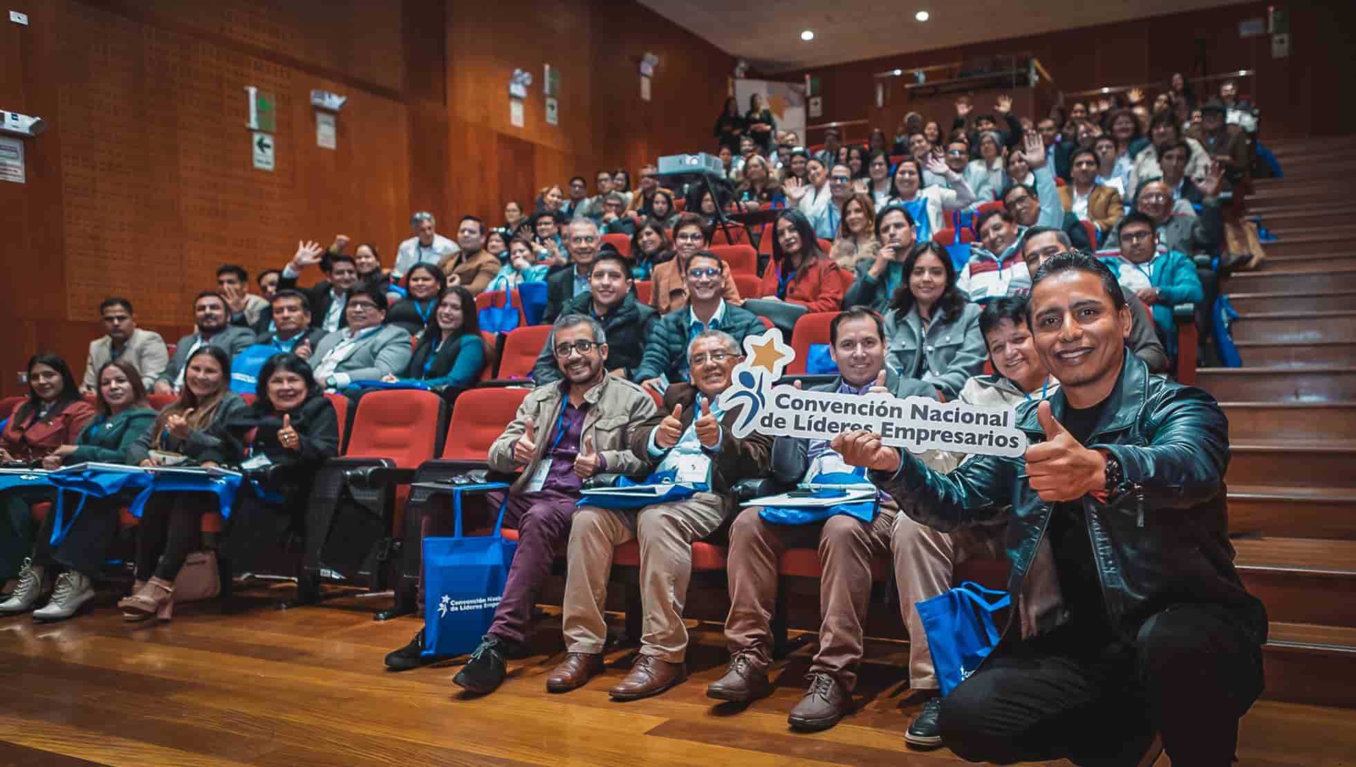 Manuel-en-la-convension-nacional-de-lideres-y-empresarios